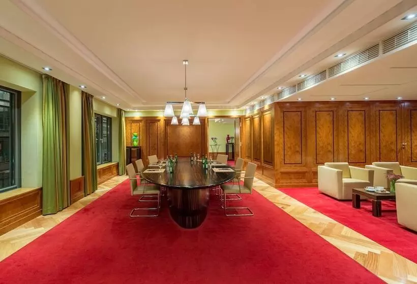 Hotelli Regent Berlin, An Ihg