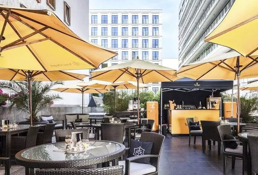 Hotelli Regent Berlin, An Ihg