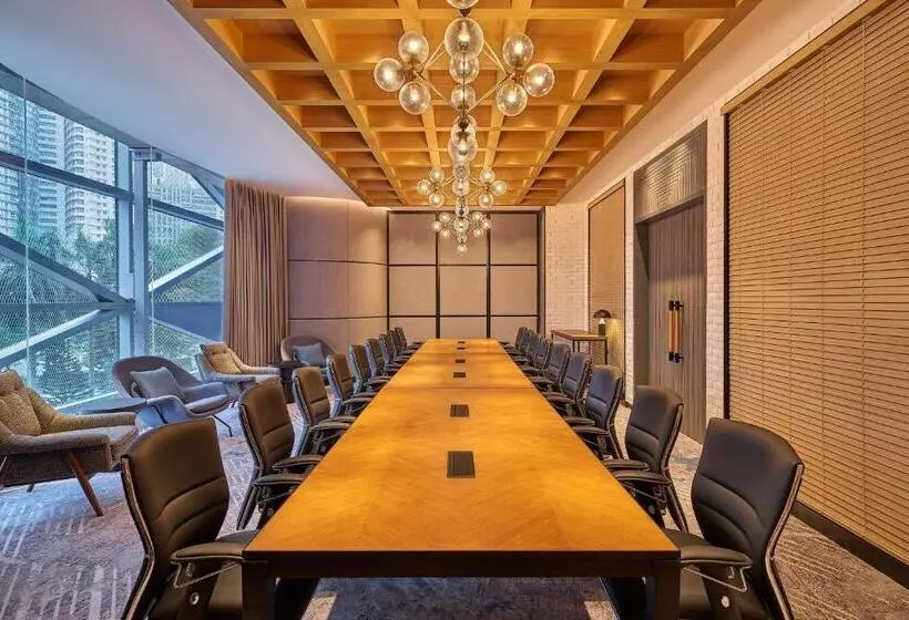 Renaissance Kuala Lumpur Hotel & Convention Centre