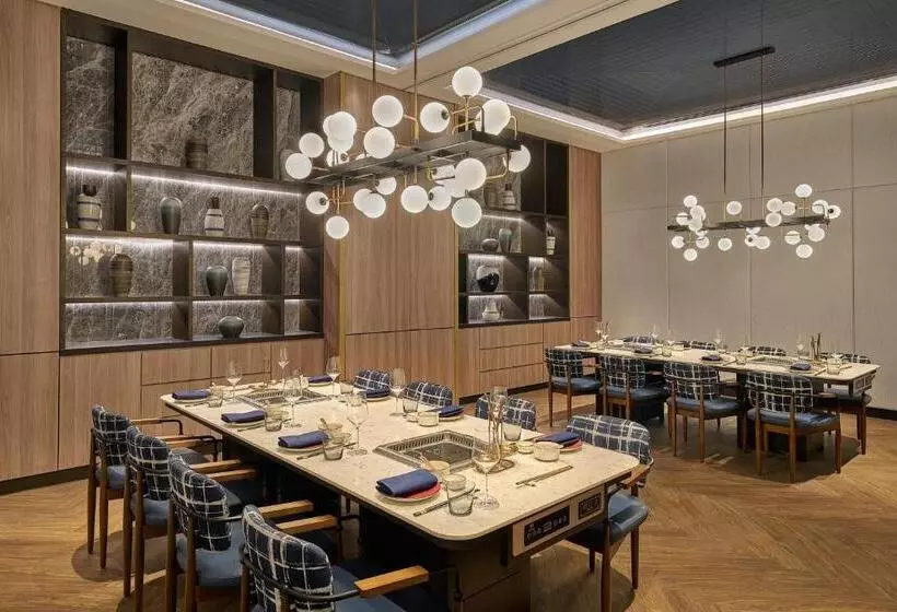 Renaissance Kuala Lumpur Hotel & Convention Centre