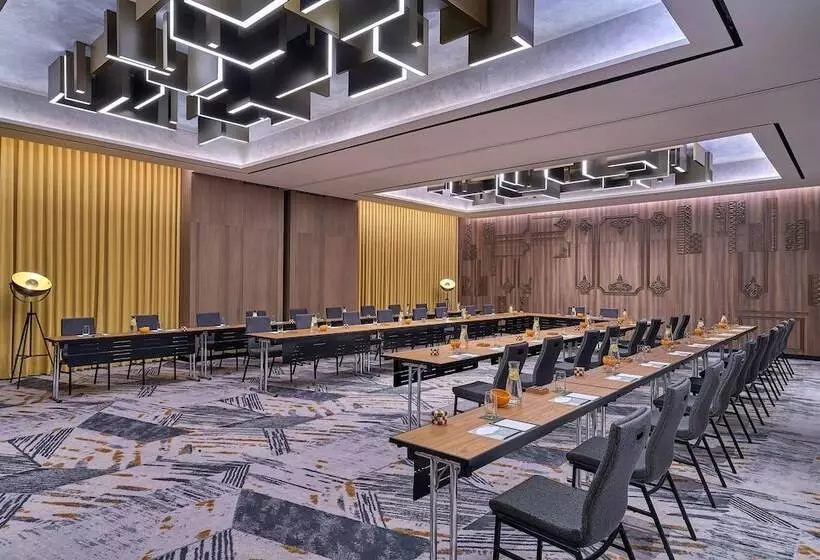 Renaissance Kuala Lumpur Hotel & Convention Centre