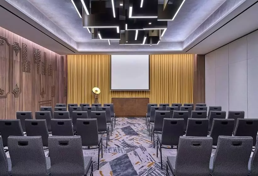 Renaissance Kuala Lumpur Hotel & Convention Centre