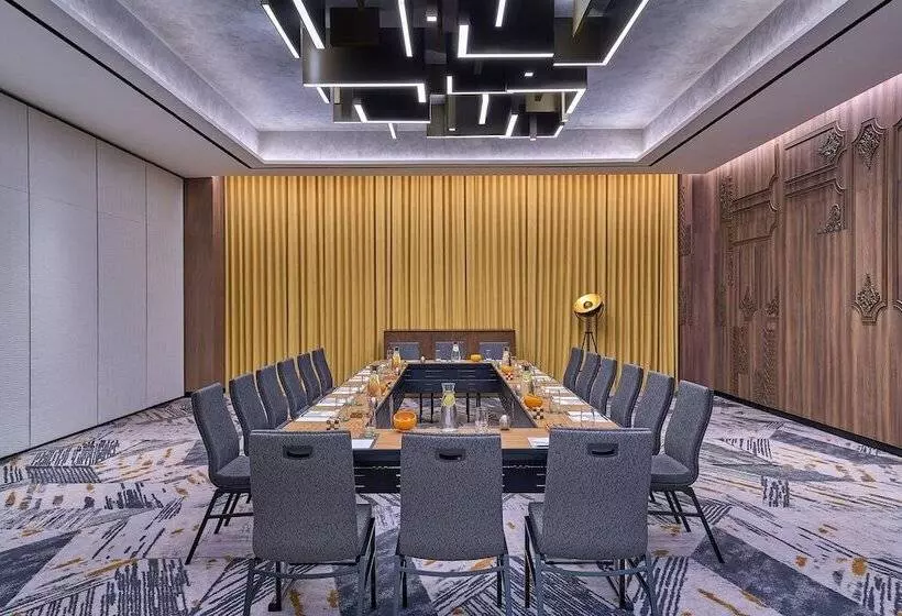 Renaissance Kuala Lumpur Hotel & Convention Centre