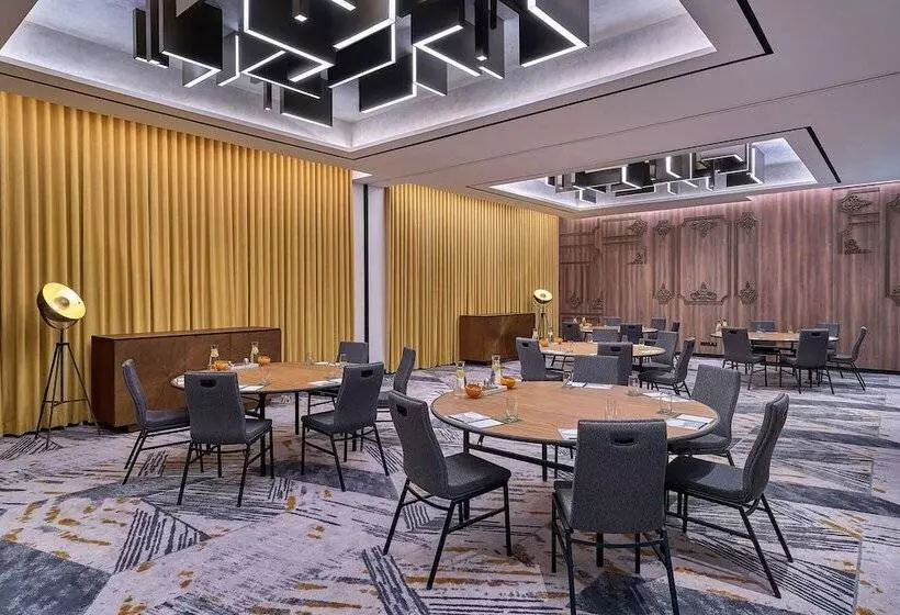 Renaissance Kuala Lumpur Hotel & Convention Centre