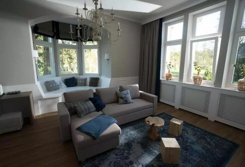 호텔 Schloss Kaarz Mit Park