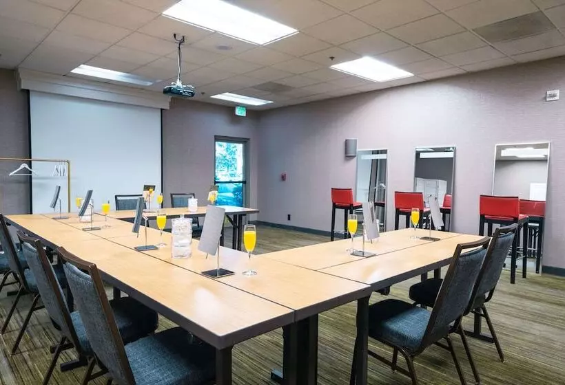 ホテル Sonesta Select Camarillo