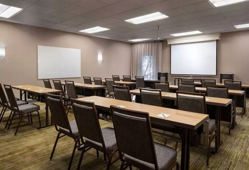 ホテル Sonesta Select Camarillo