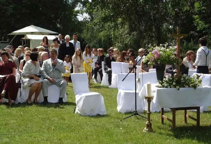 Seehotel Am Neuklostersee