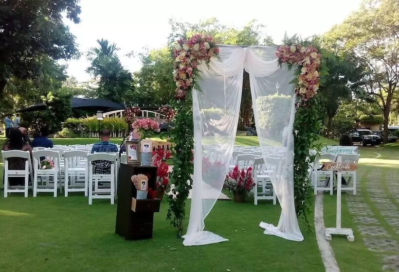 هتل Cebu White Sands Resort And Spa