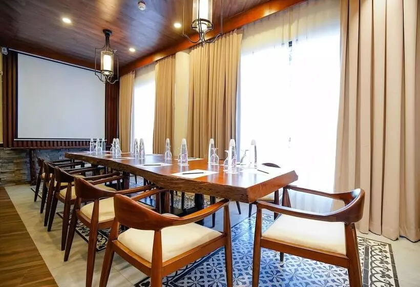 هتل Cebu White Sands Resort And Spa