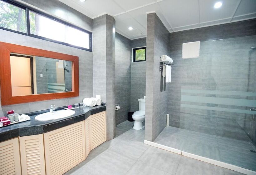 Hotel Cebu White Sands Resort And Spa