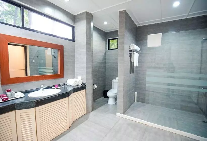 هتل Cebu White Sands Resort And Spa