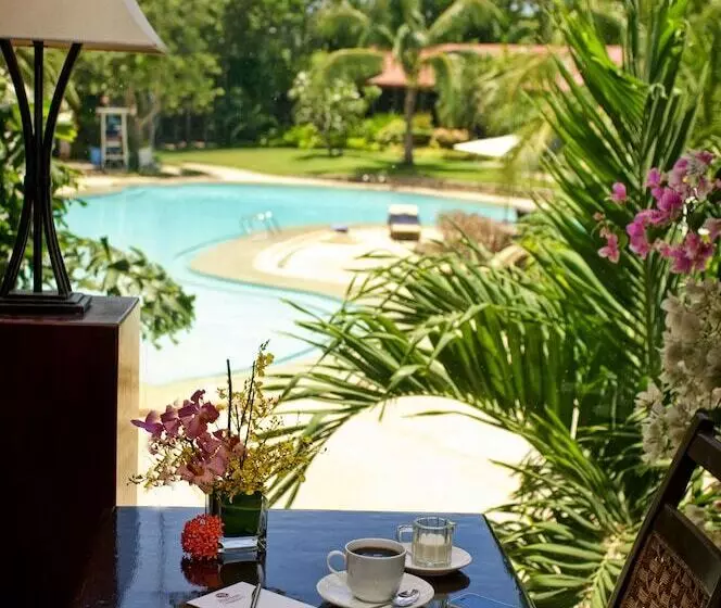 هتل Cebu White Sands Resort And Spa