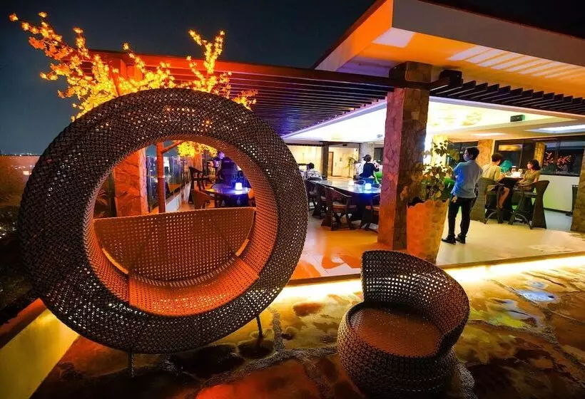 هتل Cebu White Sands Resort And Spa