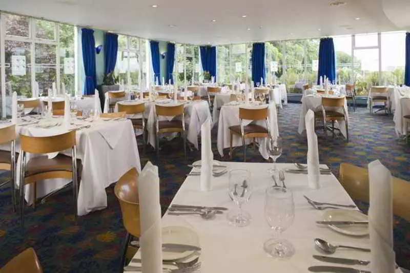 בית מלון כפרי DoubleTree by Hilton Aberdeen Treetops