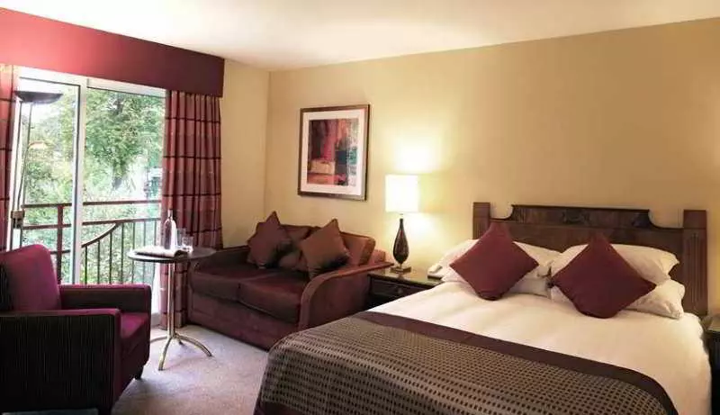 בית מלון כפרי DoubleTree by Hilton Aberdeen Treetops