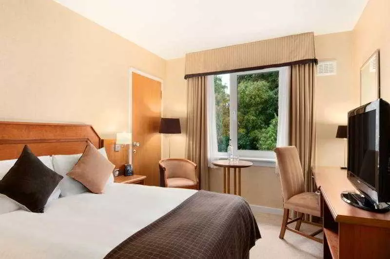 בית מלון כפרי DoubleTree by Hilton Aberdeen Treetops