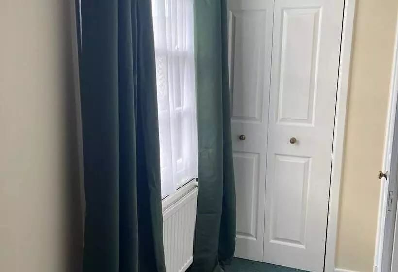 ホテル Queens Head Inn