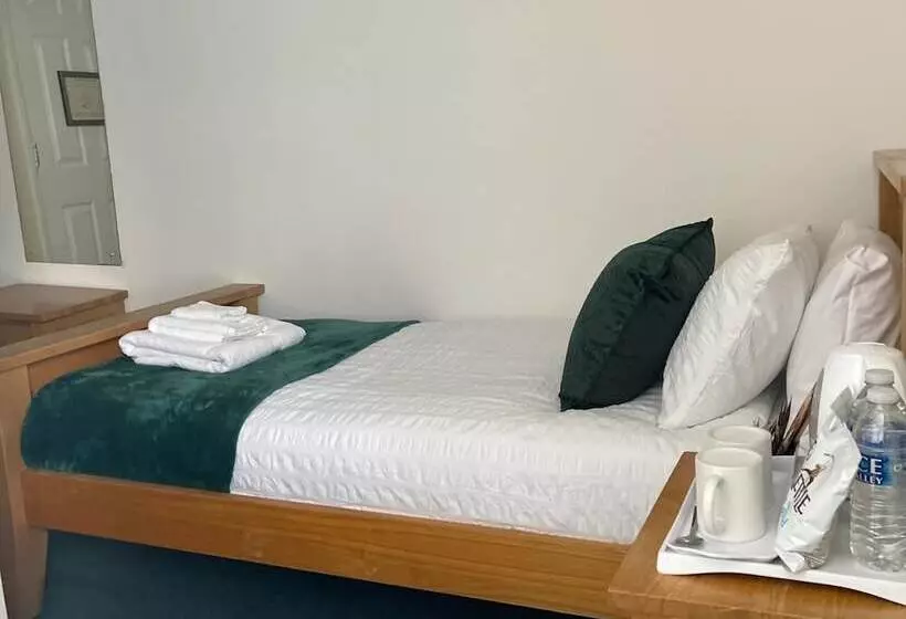 ホテル Queens Head Inn