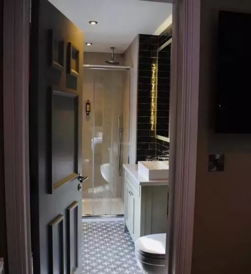 Отель The Devonport