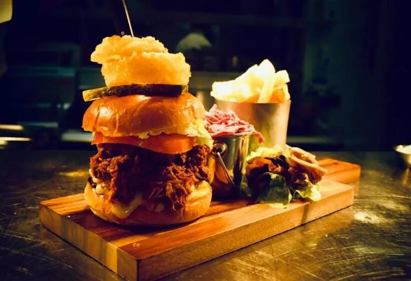 Отель The Devonport