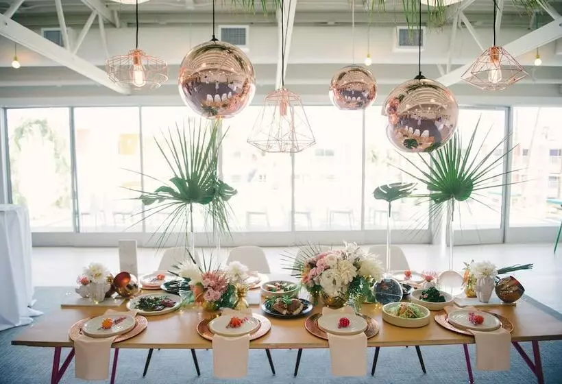 Отель The Saguaro Palm Springs