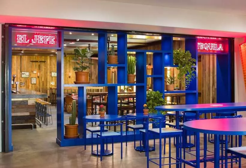 Отель The Saguaro Palm Springs