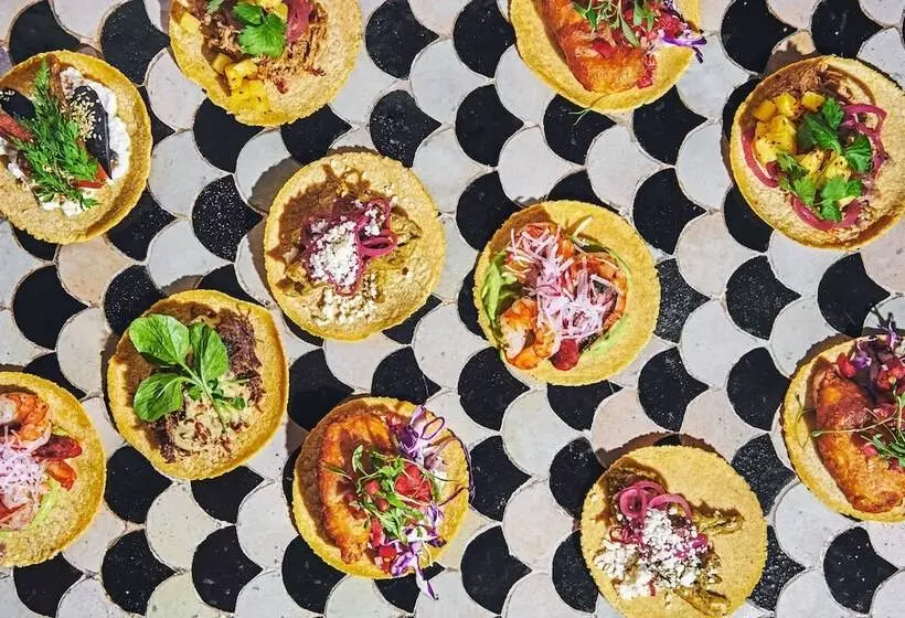 Отель The Saguaro Palm Springs