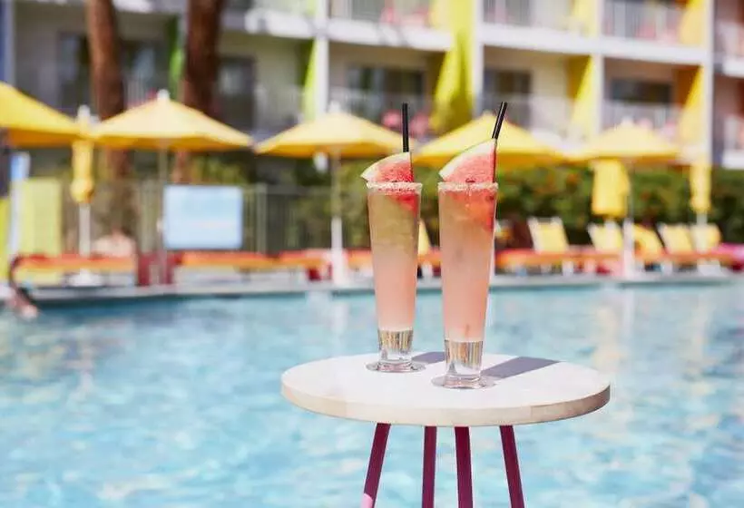 Отель The Saguaro Palm Springs