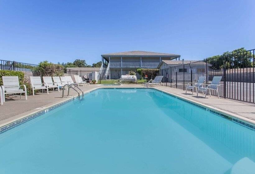 فندق Travelodge By Wyndham Clearlake