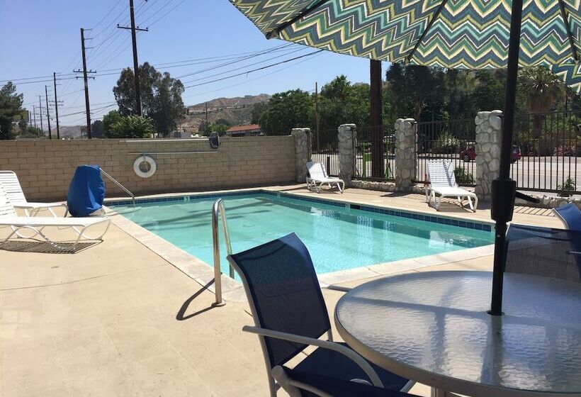 בית מלון כפרי Triplodge Of Santa Clarita