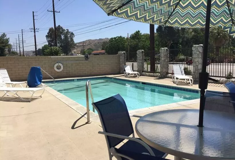 酒店 Triplodge Of Santa Clarita