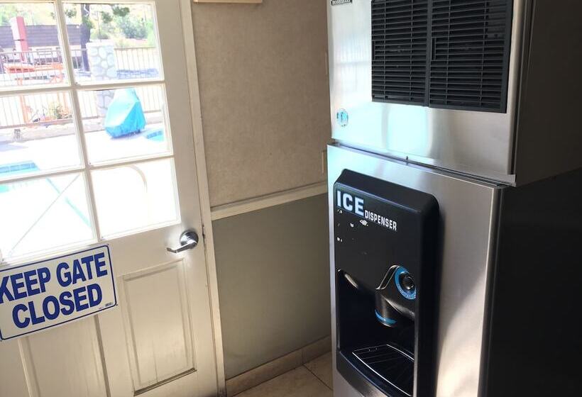 בית מלון כפרי Triplodge Of Santa Clarita