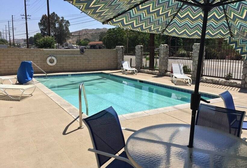 בית מלון כפרי Triplodge Of Santa Clarita