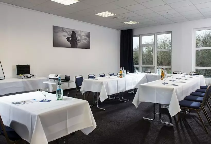 Отель Good Morning + Bad Oldesloe