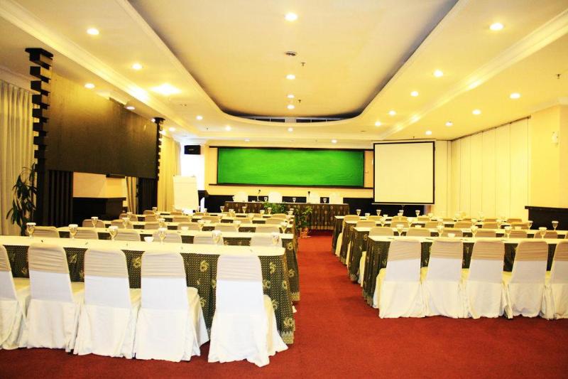 Almadera Hotel Makassar