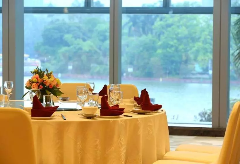 ホテル Fuzhou Lakeside