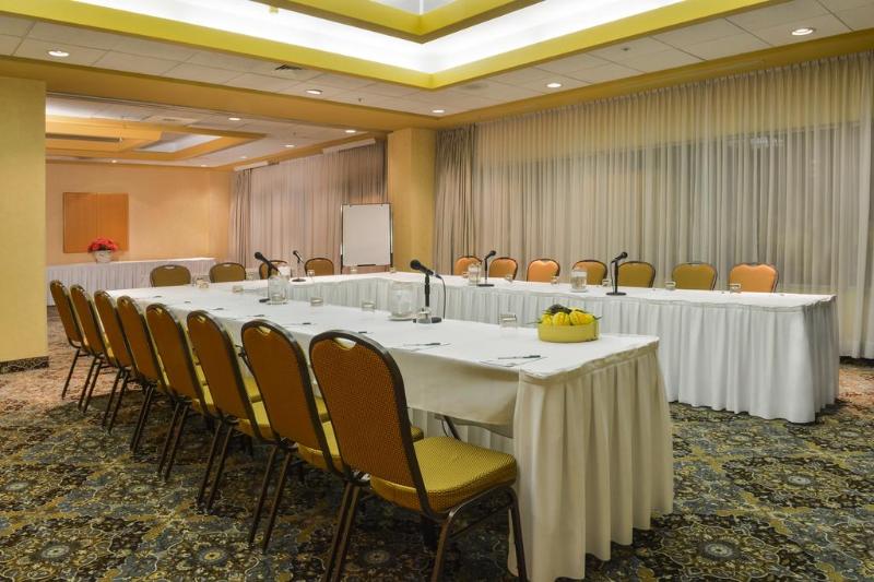 هتل Holiday Inn Montreal Centre Ville Downtown, An Ihg