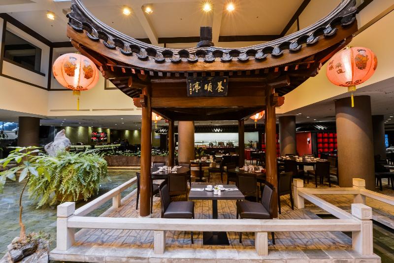 هتل Holiday Inn Montreal Centre Ville Downtown, An Ihg