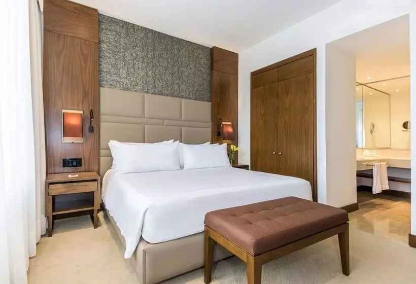 ホテル NH Collection Bogotá Royal Teleport