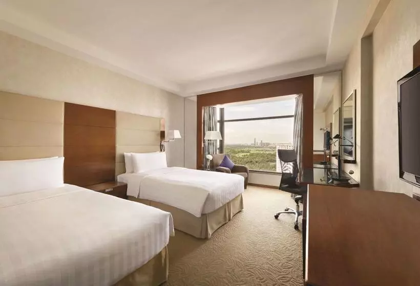 호텔 Shangri La Shenzhen   Nearby Luohu Border, Outdoor Swimming Pool