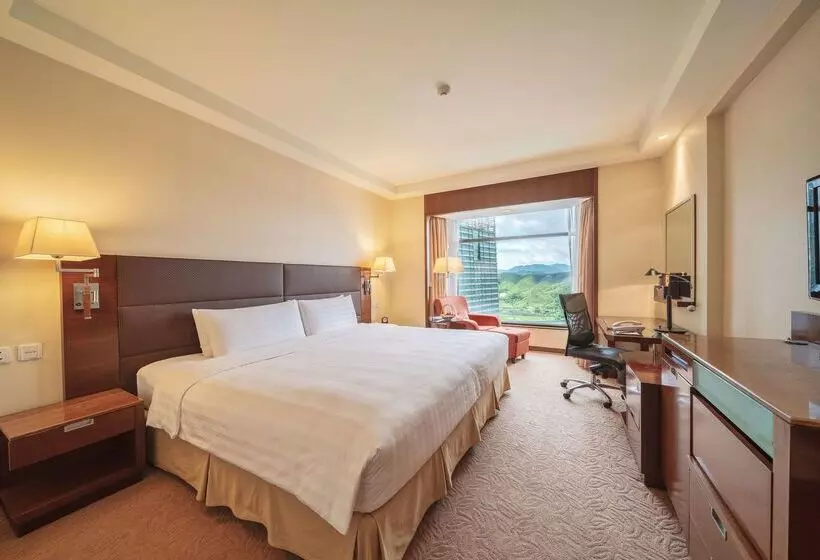 호텔 Shangri La Shenzhen   Nearby Luohu Border, Outdoor Swimming Pool