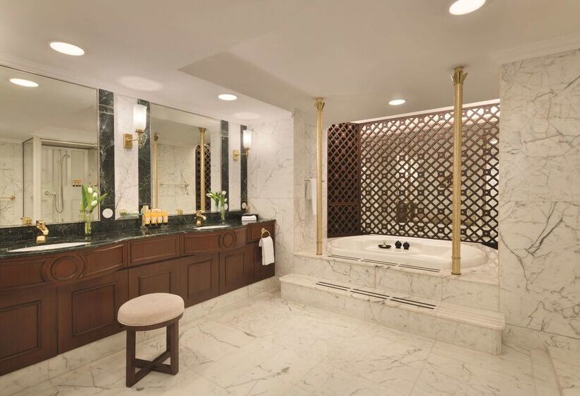 酒店 Shangri La Shenzhen   Nearby Luohu Border, Outdoor Swimming Pool