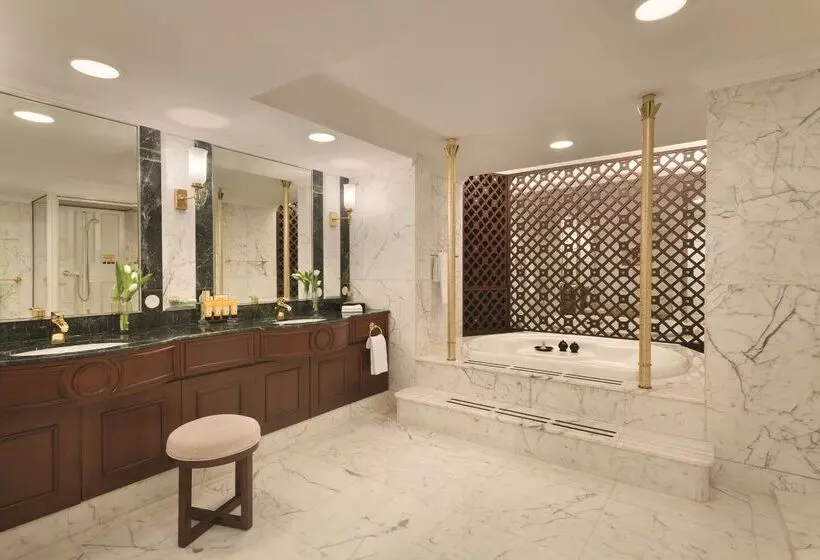 호텔 Shangri La Shenzhen   Nearby Luohu Border, Outdoor Swimming Pool