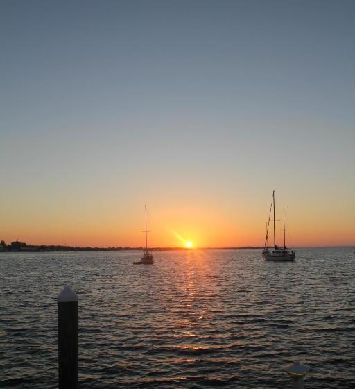 فندق على الطريق Silver Surf Gulf Beach Resort