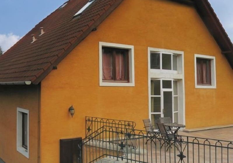 Nr 100 Szentendre Hotel Panzio Szolgáltatások