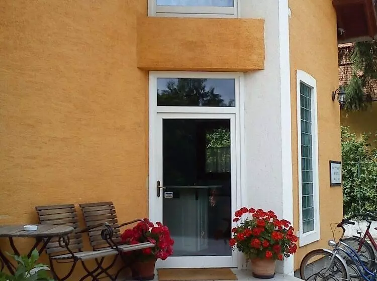 Nr 100 Szentendre Hotel Panzio Szolgáltatások