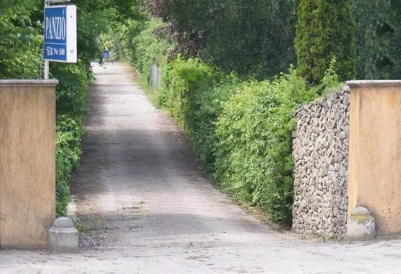 Nr 100 Szentendre Hotel Panzio Szolgáltatások