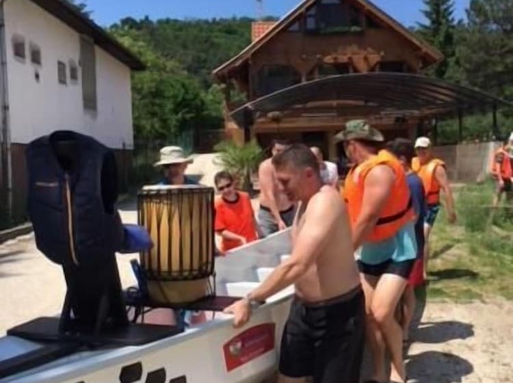 Nr 100 Szentendre Hotel Panzio Szolgáltatások