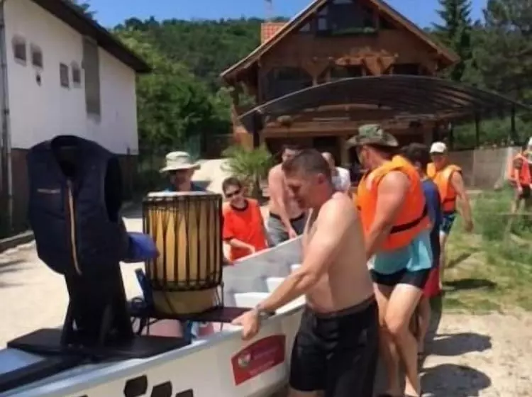 Nr 100 Szentendre Hotel Panzio Szolgáltatások